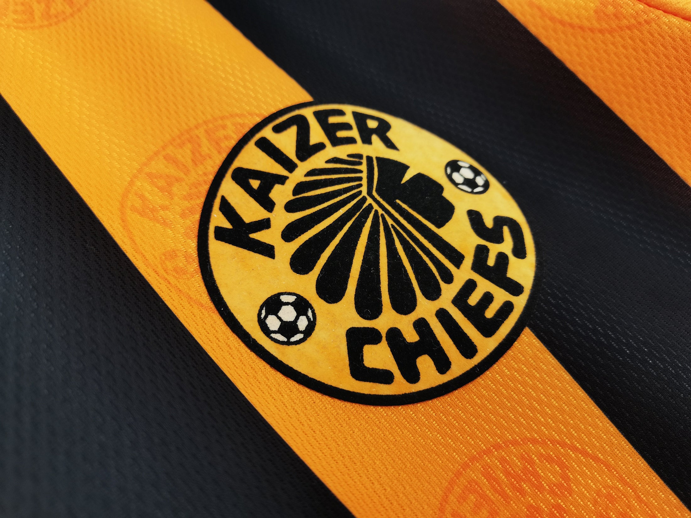 Kaizer Chiefs 1998 Home Jersey – Jersey Hut